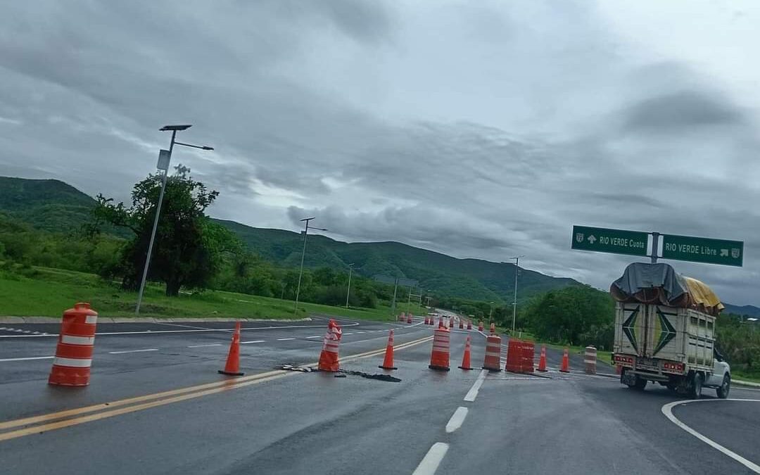 AUTOPISTA RIOVERDE-VALLES CERRADA INDEFINIDAMENTE POR DAÑOS EN PUENTES DEBIDO A LLUVIAS