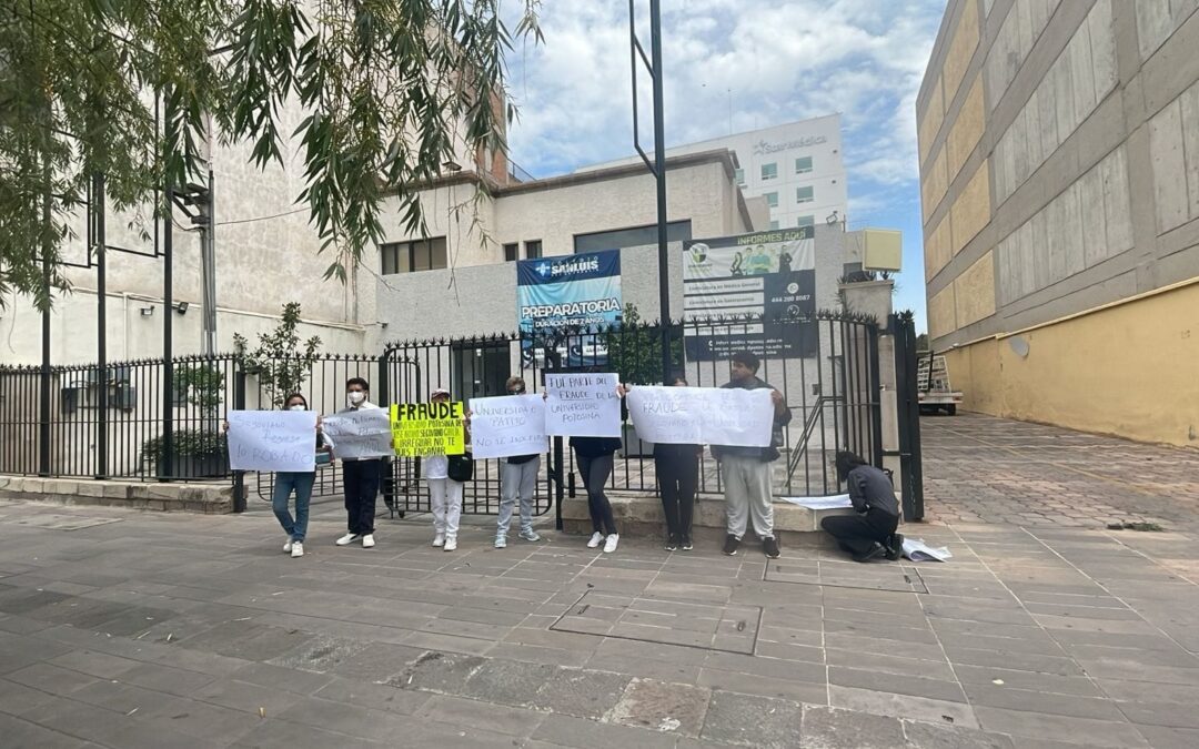 Víctimas de Fraude por la Universidad Potosina siguen manifestándose pero deben presentar denuncias formales para iniciar investigaciones: Fiscalía