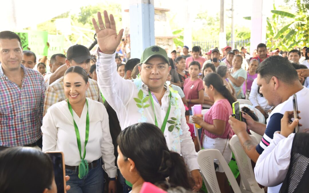 GOBERNADOR RICARDO GALLARDO LLEVA APOYOS ESCOLARES A MATLAPA