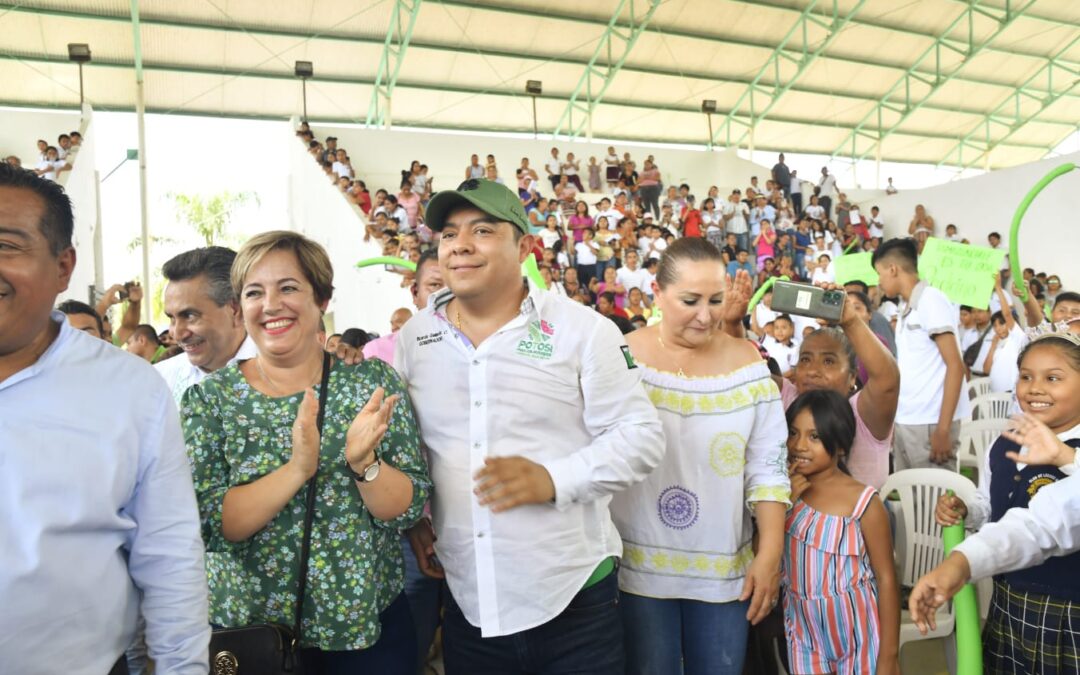 RICARDO GALLARDO ENTREGA ÚTILES, MOCHILAS Y ZAPATOS EN LA HUASTECA SUR