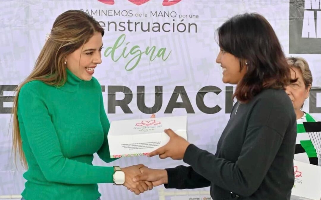 MUJERES RECIBEN MÁS APOYO DEL DIF ESTATAL CON KITS MENSTRUALES