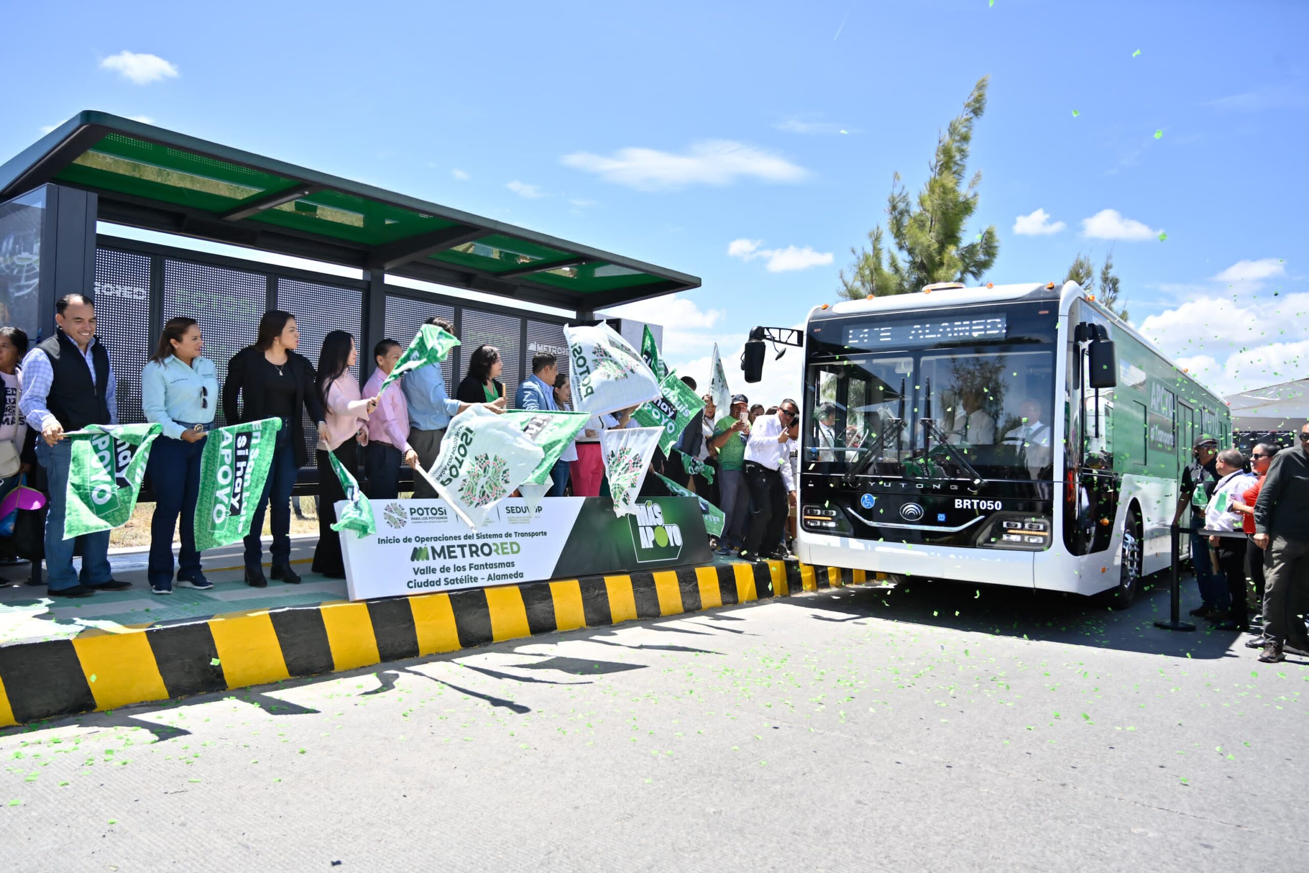 FAMILIAS AGRADECEN A RICARDO GALLARDO POR NUEVA RUTA DE METRORED