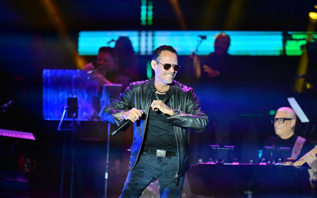 ENCIENDE MARC ANTHONY UN ABARROTADO TEATRO DEL PUEBLO