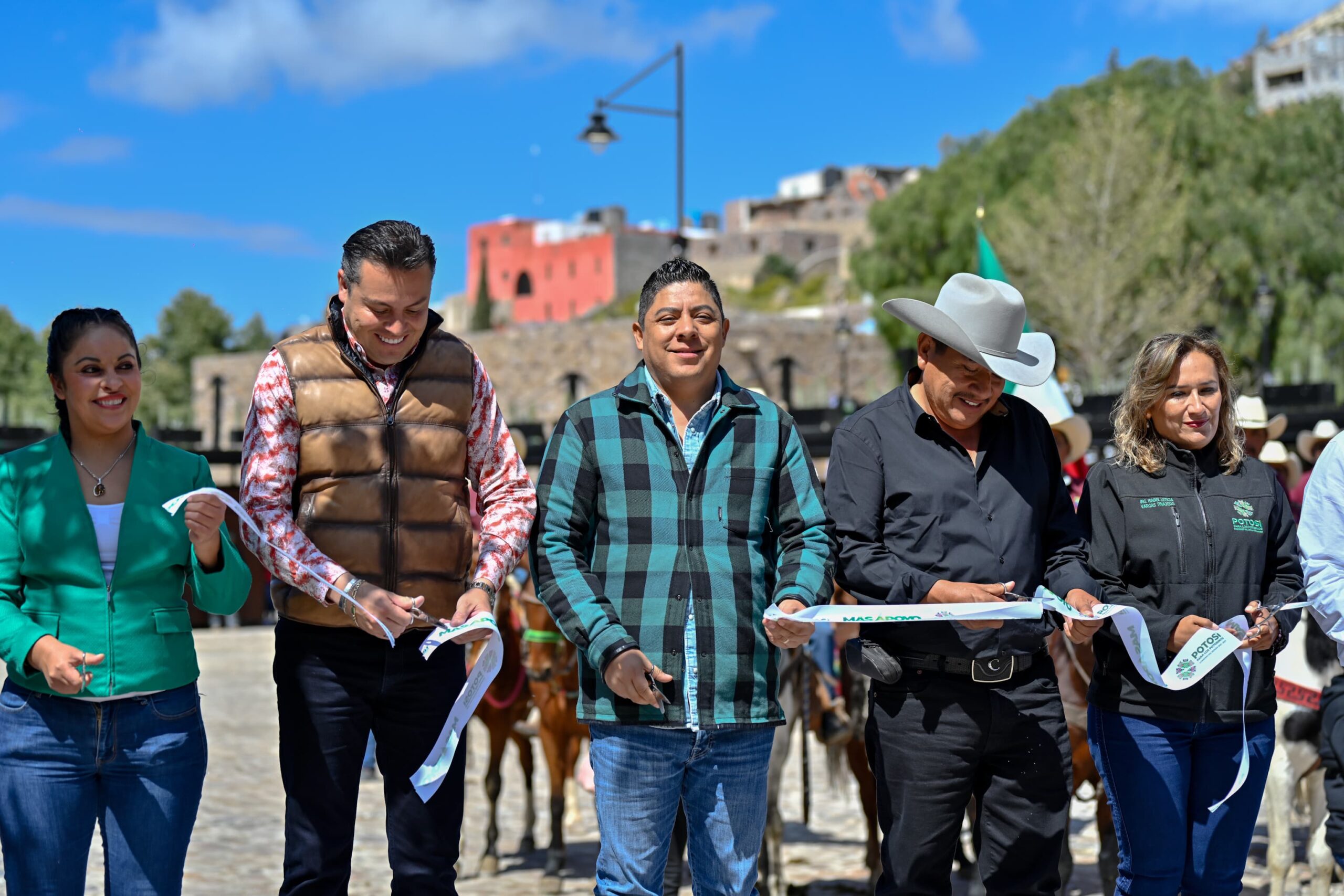 ENTREGA RICARDO GALLARDO NUEVA PLAZA DE ACCESO A REAL DE CATORCE