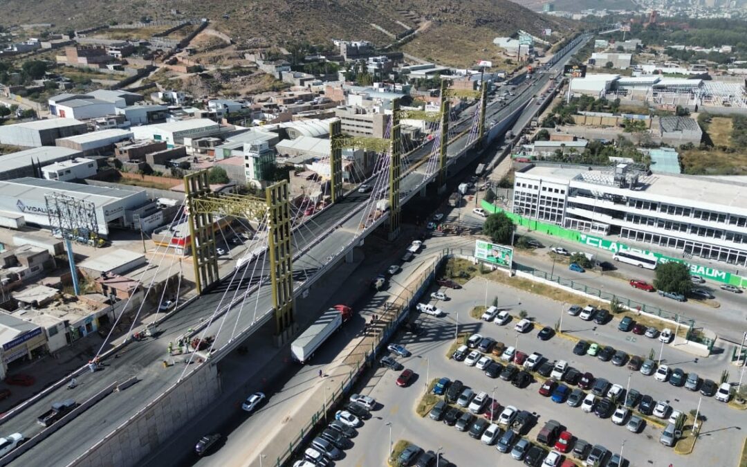 GOBIERNO ESTATAL MEJORA MOVILIDAD CON NUEVO PUENTE EN CIRCUITO POTOSÍ• La obra está en etapa final y a solo días de ser inaugurada por el Gobernador Ricardo Gallardo