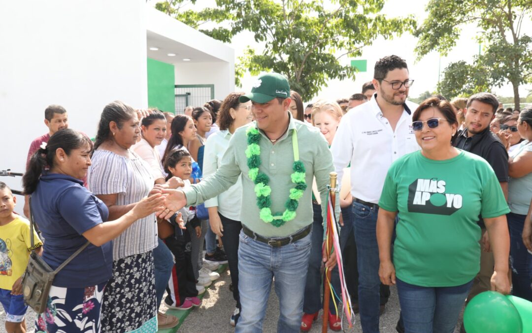 RICARDO GALLARDO LLEVA APOYO COMO NINGÚN OTRO GOBERNADOR: TANQUIANENSES• Familias de la región Huasteca, felicitaron al Gobernador del Estado por la nueva y moderna unidad deportiva de Tanquián