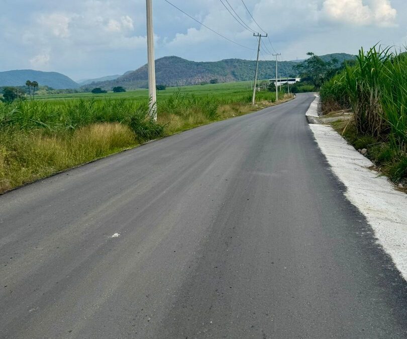 FINALIZARÁ EL ESTADO, CAMINO A TAMBACA EN LA HUASTECA• La reconstrucción del camino desde el entronque carretero 70 hasta Tambaca garantizará más apoyo a productores de la región