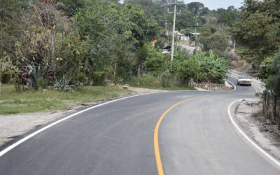 GOBIERNO ESTATAL RECONSTRUYÓ EL CAMINO A TAMBACA, EN TAMASOPO