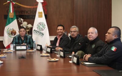 ✅ El Gobernador del Estado, Ricardo Gallardo Cardona, encabezó una reunión con autoridades de seguridad para evaluar avances y reforzar las estrategias de prevención y combate al delito en San Luis Potosí. Acompañado por el titular de la SSPCE, José Luis Ruiz Contreras, y el comandante de la Guardia Civil Estatal, Jesús Juárez Hernández, se destacó la reducción de los índices delictivos en diversas regiones del estado, resultado del trabajo conjunto y la implementación de operativos estratégicos.