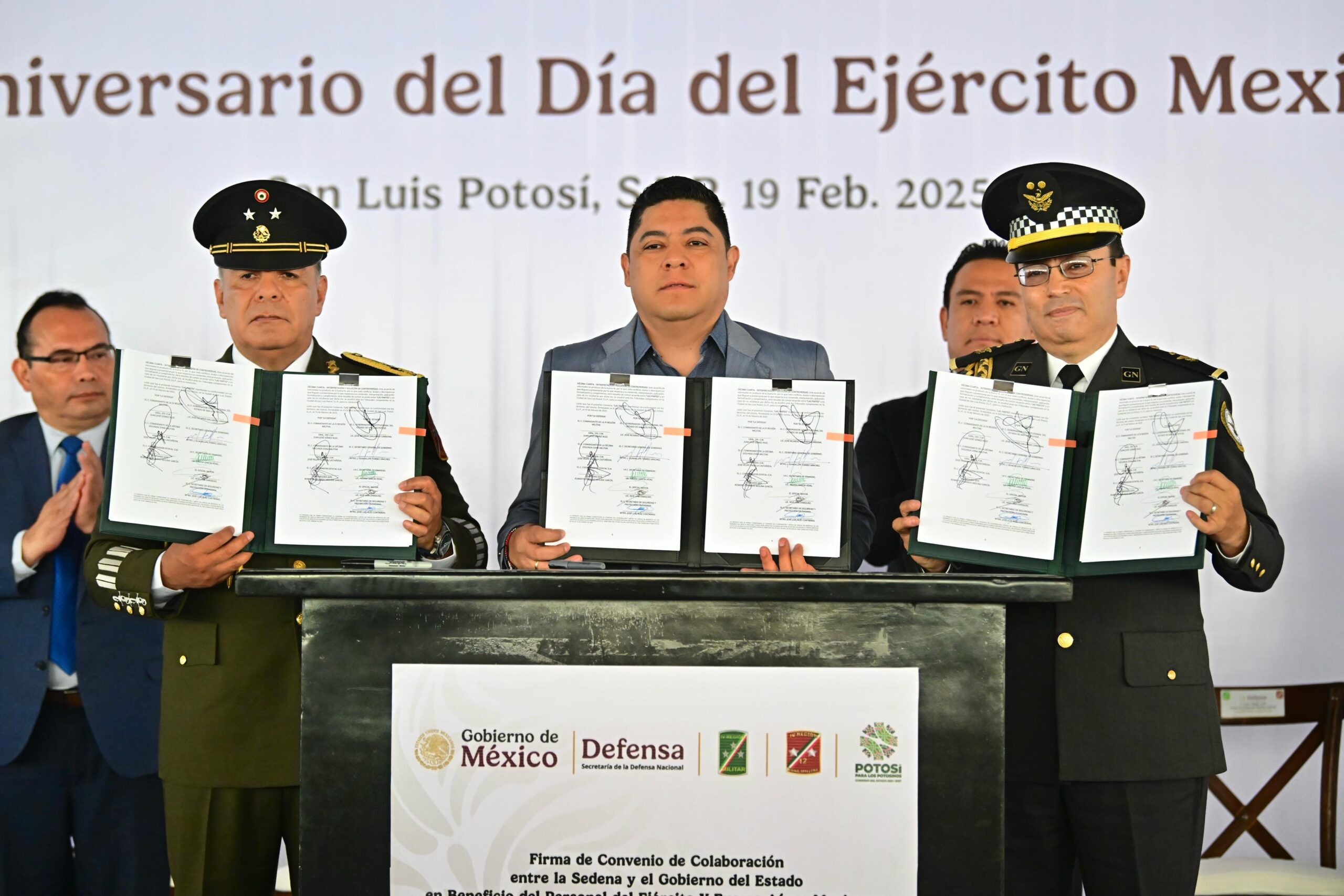 RICARDO GALLARDO CELEBRA DÍA DEL EJÉRCITO Y ANUNCIA APOYO A FAMILIAS DE MILITARES CAÍDOS• El Gobernador del Estado, firmó un convenio de colaboración con la Secretaría de la Defensa Nacional