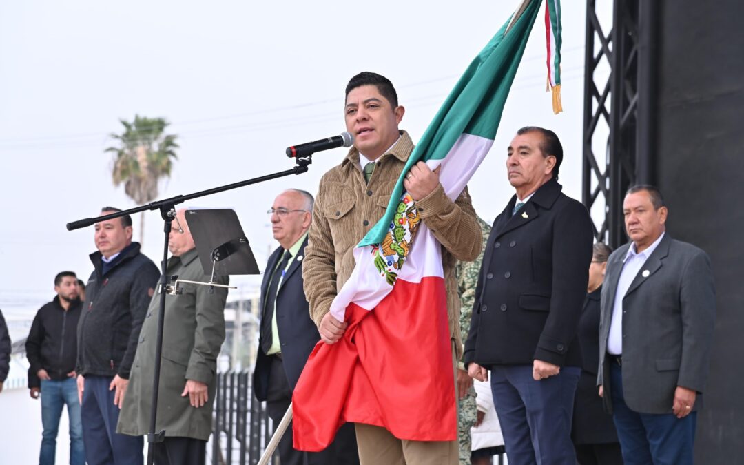 ENCABEZA RICARDO GALLARDO JURAMENTO A LA BANDERA DE ALUMNAS Y ALUMNOS POTOSINOS• Cientos de niñas y niños de tercer año de primaria, juraron respetar la bandera de México, así como lealtad a la patria