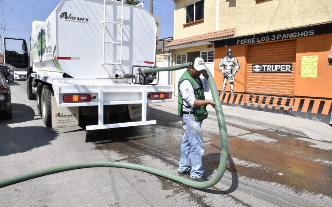 CON NUEVAS PIPAS GOBIERNO DEL ESTADO REPARTE MÁS DE DOS MILLONES DE LITROS DE AGUA• Además de colonias afectadas por El Realito, atiende zonas históricamente olvidadas por el Interapas