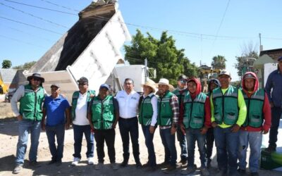 JUAN MANUEL NAVARRO LE CUMPLE A LA COLONIA RIVAS GUILLÉN Y ARRANCA PAVIMENTACIÓN DE OTRA CALLE MÁS